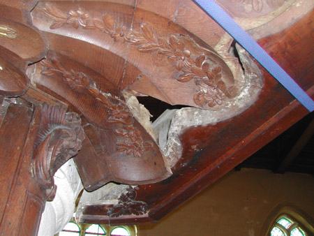 De luifel tijdens restauratie